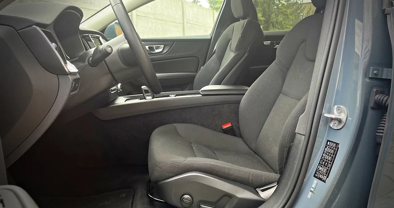 Volvo V60 Cross Country cena 174900 przebieg: 34891, rok produkcji 2022 z Skoczów małe 352
